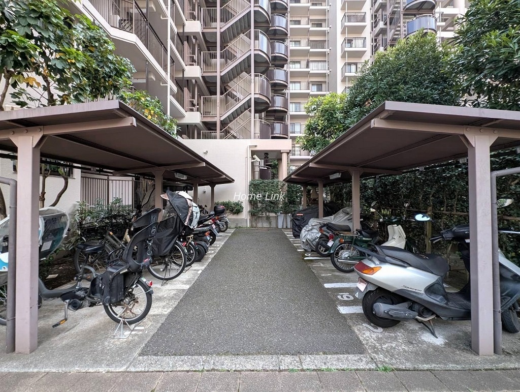 モアクレスト西台　バイク置き場